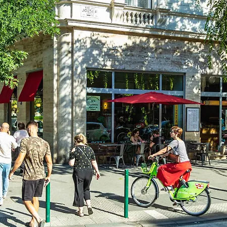 Marone Circles Comfortable For 4 With Parking Lägenhet Budapest