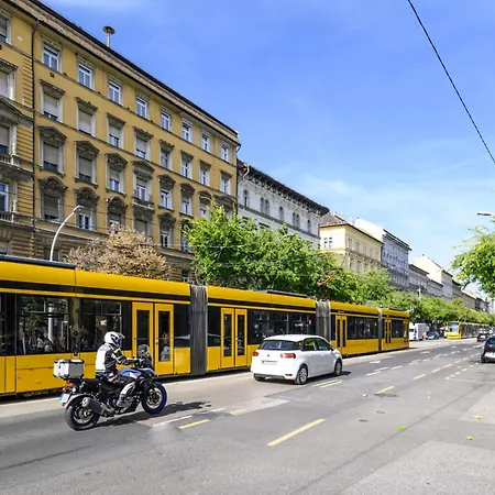 Marone Circles Comfortable For 4 With Parking Lägenhet