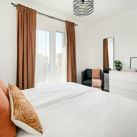 Lejlighed Marone Circles Comfortable For 4 With Parking *