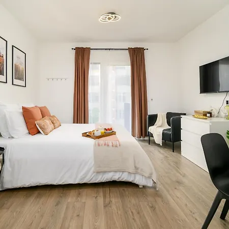 Marone Circles Comfortable For 4 With Parking Budapeşte