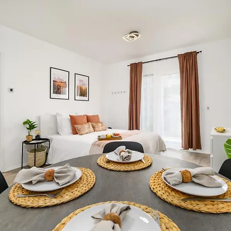 Lejlighed Marone Circles Comfortable For 4 With Parking *