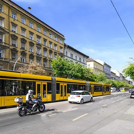 Marone Circles Comfortable For 4 With Parking Apartment